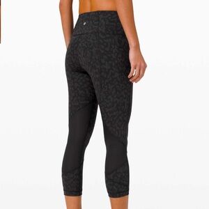 Lululemon Pace Rival High-Rise Crop 22"
Formation Camo Deep Coal Multi / Black